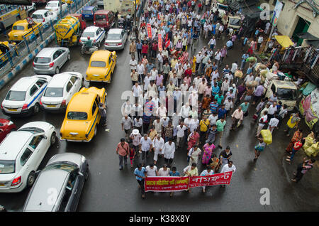 Kolkata, Indien. 01 Sep, 2017. Linke Parteien organisiert eine massive anti-imperialistischen Friedens Rallye am 1. September 2017 in Kolkata, West Bengal, Indien. Credit: Avijit Ghosh/Pacific Press/Alamy leben Nachrichten Stockfoto