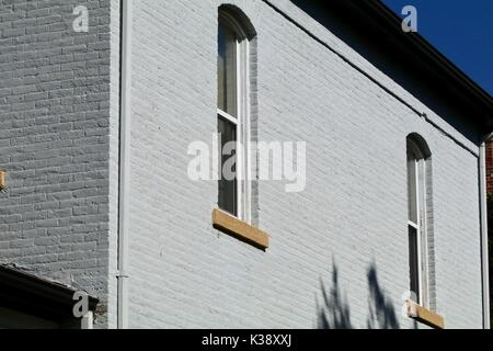 19. Runde obere Fenster in alten brick House Stockfoto