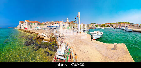 Insel Prvic Sepurine, Hafen Panorama im Archipel von Sibenik Kroatien Stockfoto