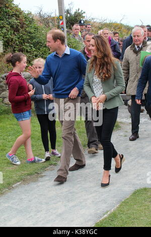 Herzog und Herzogin von Cambridge am Wellenbrecher Country Park für den Start der Ring o Feuer Küsten ultra Marathon ANGLESEY Wales Stockfoto