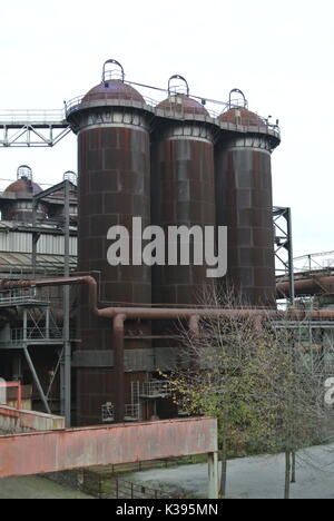 Hohen Metallkonstruktionen im Landschaftspark Duisburg-Nord, Deutschland Stockfoto