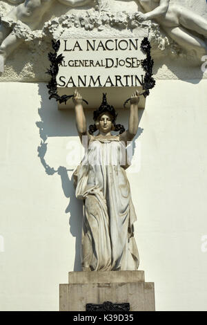 Statue von Madre Patria, auf dem Sockel der Statue von General Jose San Martin Plaza San Martin, dem historischen Zentrum von Lima (Weltkulturerbe), Peru Stockfoto