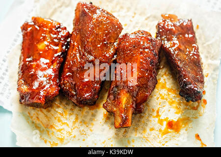 Süß und klebrig langsam gekocht Ersatzteile Schweinerippchen Stockfoto