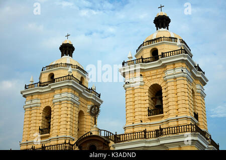 Die Kirche San Francisco (umgebaut 1672), das historische Zentrum von Lima (Weltkulturerbe), Peru, Südamerika Stockfoto