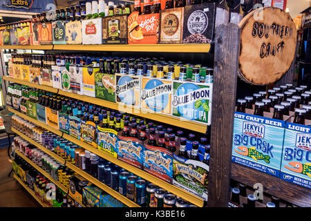 Georgia, Jekyll Island, Barrier Island, Jekyll Markt, Shopping Shopper Shopper Shop Shops Markt Märkte Marktplatz Kauf Verkauf, Einzelhandel Geschäfte Stockfoto