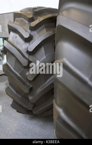 Großer Traktor Reifen - Gummiräder für landwirtschaftliche Schlepper Stockfoto
