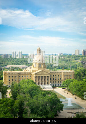 Ein Luftbild von der Alberta Gesetzgebung Gebäude, Alberta Gesetzgebung gründen und der hohen Brücke in Edmonton, Kanada. Stockfoto