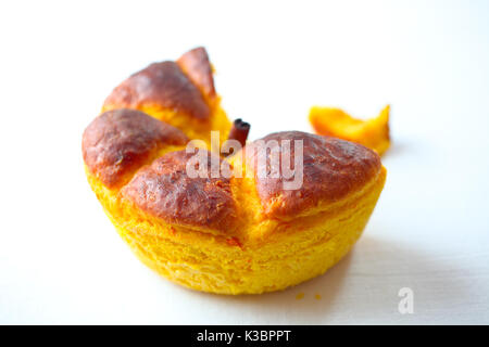 Kürbis Hokkaido Hefe Brot geformt Stockfoto