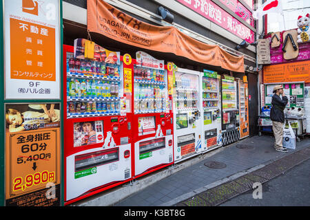 Automaten an der Straße im Stadtteil Shibuya, Tokio, Japan, Asien. Stockfoto