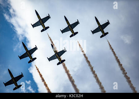 50 Anniverasry des Megeve Altiport, August 2017: Breitling Jet Team in Aktion Stockfoto