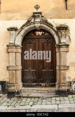 Stockholm, Schweden, altes Haus Fassade, Detail der antiken Tür, alte skandinavische Architektur und Design Stockfoto