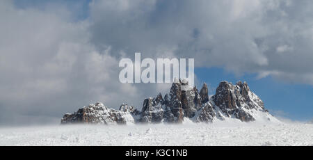 Croda da Lago & lastoni di formin Gruppe in den Dolomiten Winter, Venetien, Italien Stockfoto