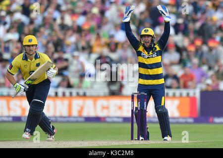 Der glamorgan Chris Cooke erfolgreich Rechtsmittel für den Wicket von Birmingham von Sam Hain während der NatWest T20 Blast Finale Tag bei Edgbaston, Birmingham. Stockfoto