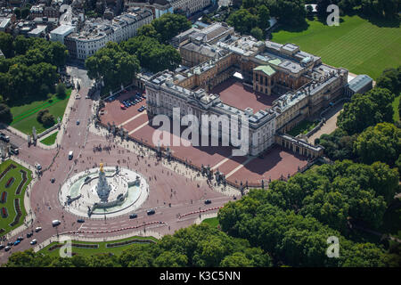 Antenne des Buckingham Palace - Zum 20. Jahrestag von Prinzessin Dianas Tod genommen - 31. August 2017 von Hubschrauber in London. Stockfoto