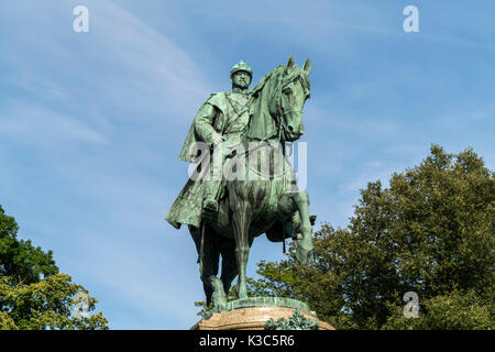 Reiterdenkmal Herzog Ernst II. im Hofgarten, Coburg, Oberfranken, Bayern, Deutschland | Reiterstandbild von Ernst II., Herzog von Sachsen-Coburg und Gotha Stockfoto