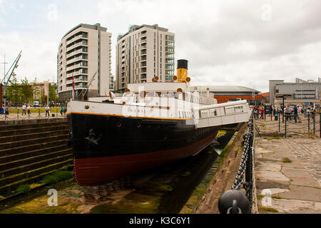 Tall Ships Besuch Juli 2015 und SS Nomadischen, Ausschreibung bis zur Titanic ist eine zusätzliche Attraktion in der Belfast Titanic Quarter. Es sitzt im Hamilton Dock wit Stockfoto