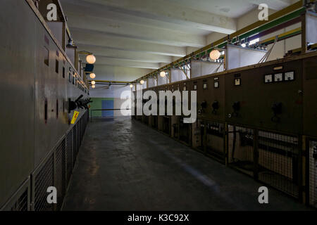 Control Panel in der verlassenen Rakete Produktion Workshops. Peenemuende Armee Research Center. Insel Usedom. Deutschland. Stockfoto