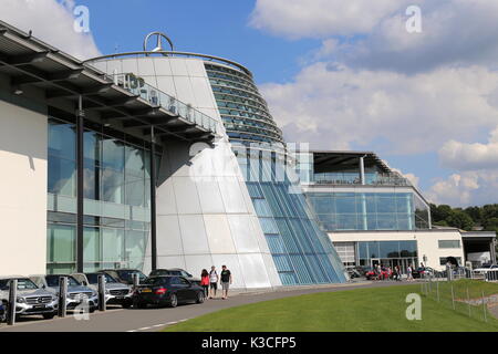 Die Mercedes-Benz Welt, Brooklands, Weybridge, Surrey, England, Großbritannien, USA, UK, Europa Stockfoto