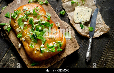 Hausgemachte italienische Focaccia-brot. Gesunde Fladenbrot Stockfoto