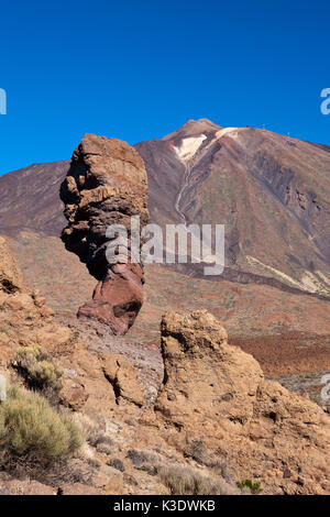 Chinchado Felsen der Roques de Garcia Felsformation mit Gipfel des Teide, Teneriffa, Kanaren, Spanien, Stockfoto