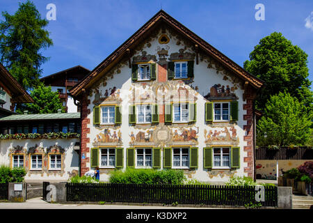 Lüftlmalerei in Hänsel und Gretel Haus in Oberammergau, Bayern, Oberbayern, Deutschland, Stockfoto