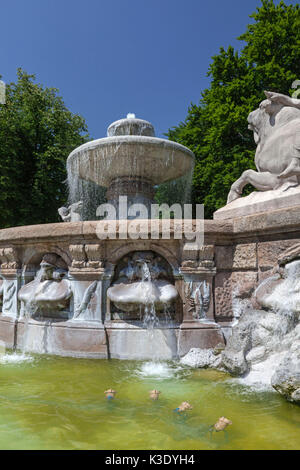 Wittelsbacher Brunnen auf dem Lenbachplatz, Stadtzentrum, München, Oberbayern, Bayern, Deutschland, Stockfoto