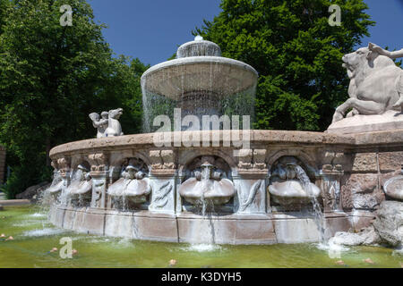 Wittelsbacher Brunnen auf dem Lenbachplatz, Stadtzentrum, München, Oberbayern, Bayern, Deutschland, Stockfoto