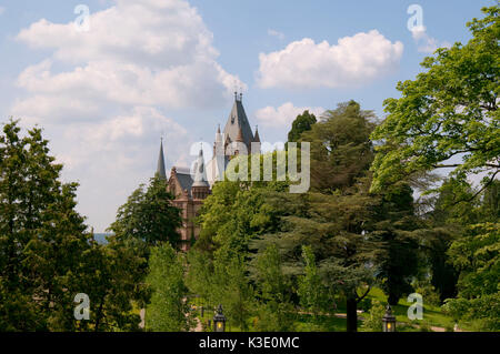 Europa, Deutschland, Nordrhein-Westfalen, Königswinter (Altstadt) in der Drachenfels (Rock) im Naturpark Siebengebirge, Schloss Drachenburg, Stockfoto