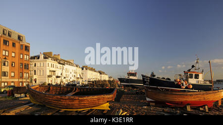 England, Kent, Deal, Fischerboote am Strand, Stockfoto