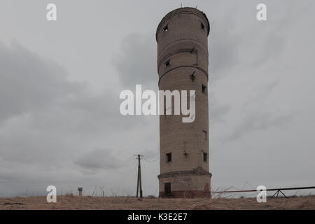 Alten, verlassenen brick Wasserturm Stockfoto