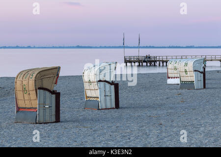 Seebrücke am Strand auf der Steinwarder im Hintergrund Insel Fehmarn, Heiligenhafen, Ostholstein, Schleswig - Holstein, Deutschland, Stockfoto