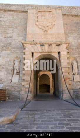 Eivissa, Hauptstadt der Insel, Festungsmauer der Altstadt von Dalt Vila, Portal de SES Taules Stockfoto