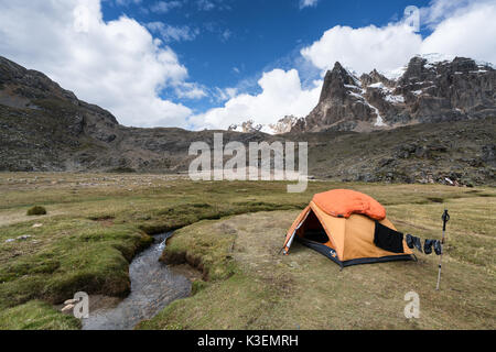 Camping auf huayhuash Trek, Peru Stockfoto