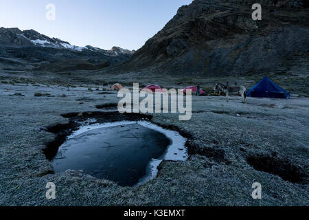 Breaking Dawn auf den huayhuash Trek, Peru Stockfoto