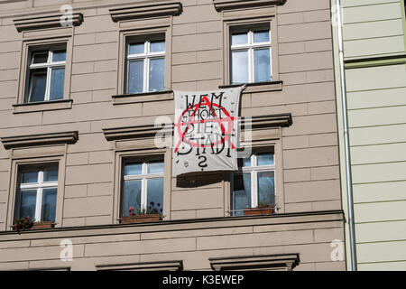 Berlin, Deutschland, ca. August 2017: Deutsche protest Slogan hängen an Fassade in Berlin sagte: "Wem-Technologie sterben Stadt' ('Wem gehört die Stockfoto