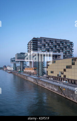 Die kranhäuser von Bothe Richter Teherani Architekten im Rheinauhafen (Rheinau Hafen) in Köln, Nordrhein-Westfalen, Deutschland Stockfoto