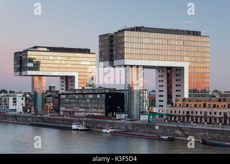 Die kranhäuser von Bothe Richter Teherani Architekten im Rheinauhafen (Rheinau Hafen) in Köln, Nordrhein-Westfalen, Deutschland Stockfoto