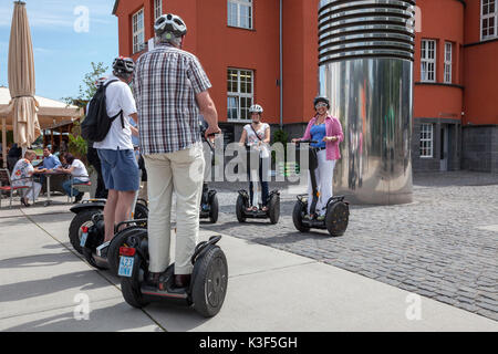 Segwaytour durch den Rheinauhafen (Rheinauer Hafen), Köln, Nordrhein-Westfalen, Deutschland Stockfoto