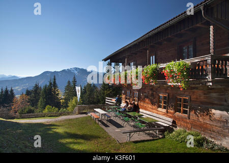 Denkalm (ALP) in der Nähe von Lenggries mit Blick auf das Brauneck (Berg), Oberbayern, Bayern, Deutschland Stockfoto