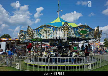 Elizabethtown, PA, USA - 26. August 2017: Karussell an der kleinen Stadt Karneval und Country Fair. Stockfoto