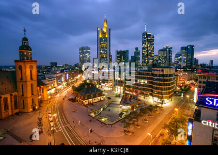 Katharinenkirche und Hauptwache, Hochhaus im Hintergrund, Frankfurt am Main, Deutschland Stockfoto