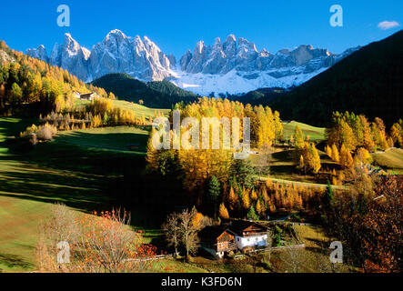 Farm vor der Geisslerspitzen im Vilnößtal, Südtirol Stockfoto