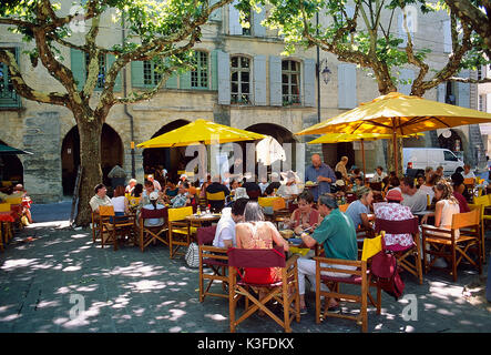 Street Cafe/Street Restaurant in Uzès, Frankreich Stockfoto