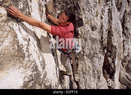 Freeclimber in der Felswand an der Burgsteinfelsen, Altmuehl Tal Stockfoto