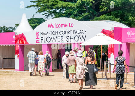 Eingang zum RHS Hampton Court Palace Flower Show 2017 Stockfoto