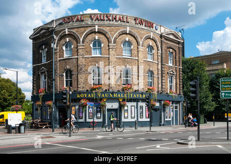 Royal Vauxhall Tavern. Das denkmalgeschützte Pub an der Vauxhall im Süden Londons. Stockfoto