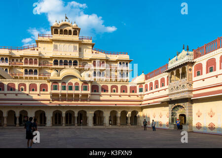 JAIPUR, Rajasthan, Indien - MÄRZ 10, 2016: Front Bild von Chandra Mahal innerhalb der Stadt Palast in Jaipur, auch Pink City von Rajasthan in Indien bekannt. Stockfoto