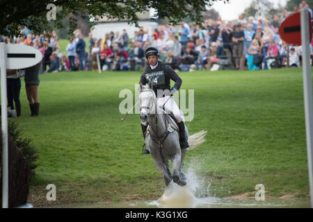 Stamford, Lincs, UK. 02 Sep, 2017. Harry Dzenis reiten Xam bei landrover Burghley Horse Trials cross country Event auf 02/09/2017 Credit: Steve Brownley/Alamy leben Nachrichten Stockfoto