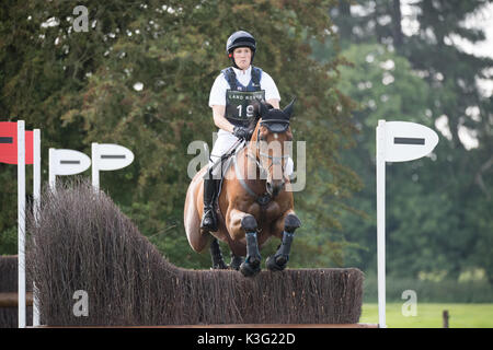 Stamford, Lincs, UK. 02 Sep, 2017. Tom McEwen reiten Toledo De Kerser bei landrover Burghley Horse Trials cross country Event auf 02/09/2017 Steve Brownley/Alamy news Live Credit: Steve Brownley/Alamy leben Nachrichten Stockfoto