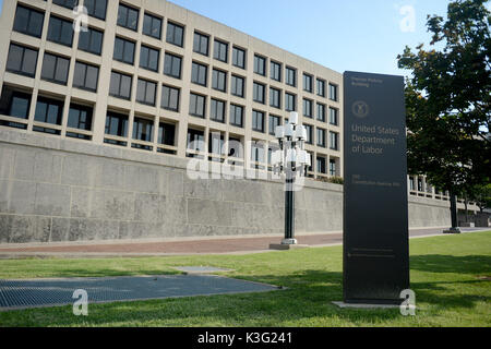 . 31 Aug, 2017. Das US-Arbeitsministerium Gebäude sitzt auf der Constitution Avenue, in der Nähe von Capitol Hill. Credit: Chuck Myers/ZUMA Draht/Alamy leben Nachrichten Stockfoto